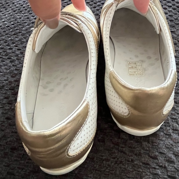 Women's Gucci Velcro Leather Sneakers Authentic GG - Picture 9 of 16